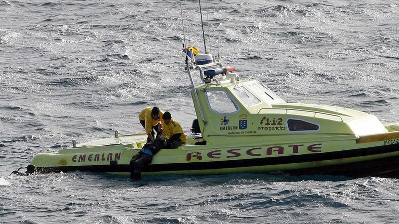 Španělská pobřežní stráž objevila u Kanárských ostrovů 17 mrtvých migrantů